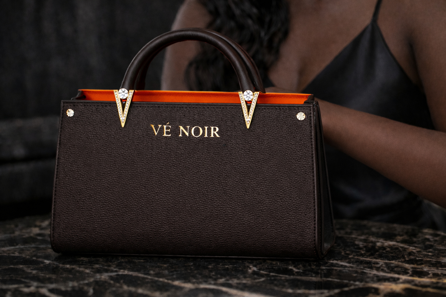 VÉ NOIR Handbag BM14KLAB